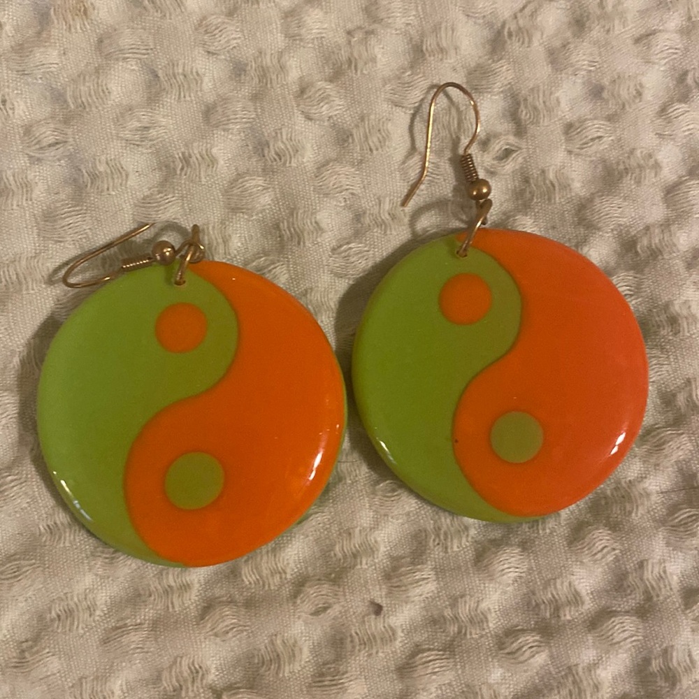 Blush Daisy Earrings